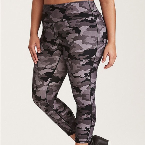 torrid Pants - Torrid - Camo cropped active leggings
